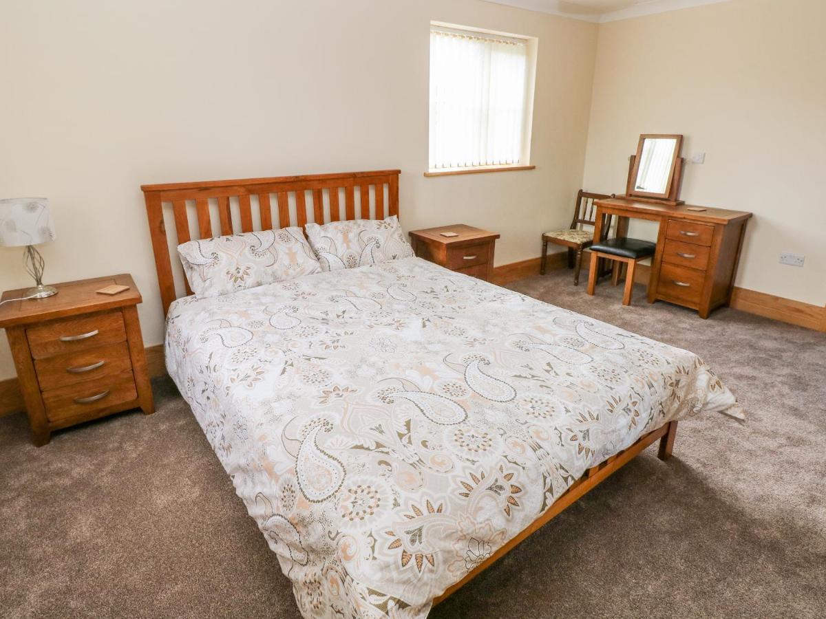 Grooms Quarters At Pant Y Gaseg Farm Ammanford Luaran gambar