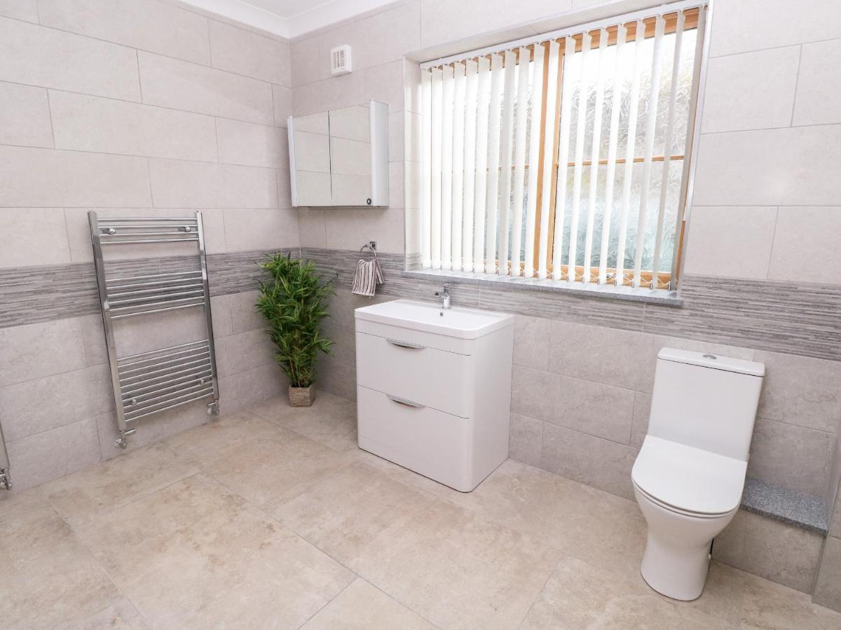 Grooms Quarters At Pant Y Gaseg Farm Ammanford Luaran gambar