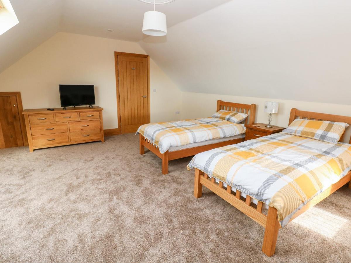 Grooms Quarters At Pant Y Gaseg Farm Ammanford Luaran gambar