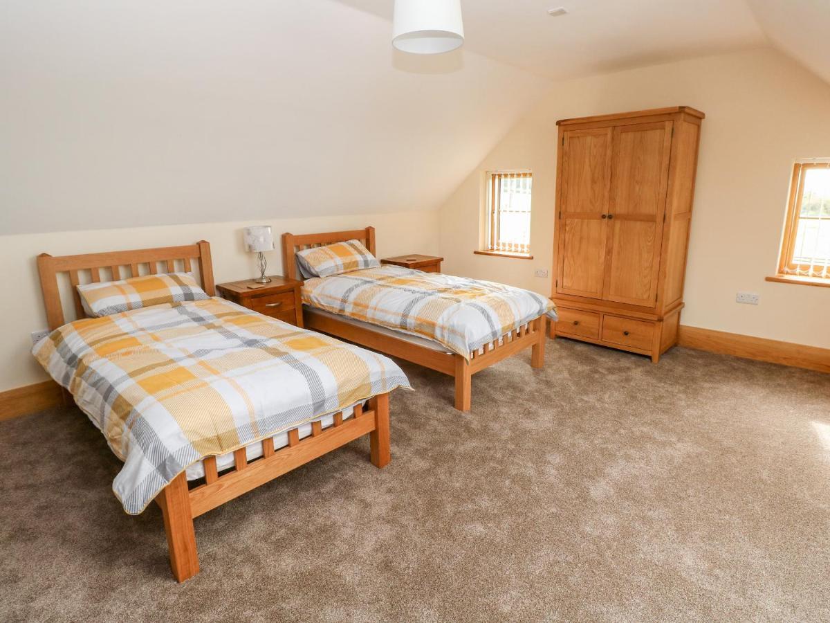 Grooms Quarters At Pant Y Gaseg Farm Ammanford Luaran gambar