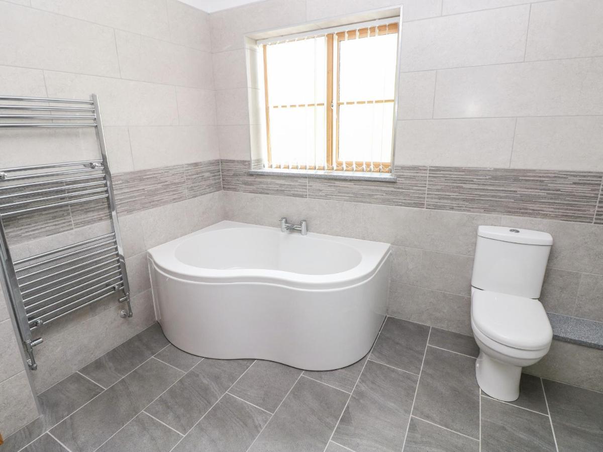 Grooms Quarters At Pant Y Gaseg Farm Ammanford Luaran gambar